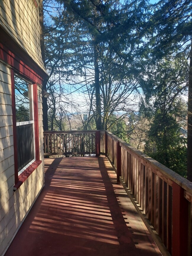 Building Photo - 3453 NW Thurman St