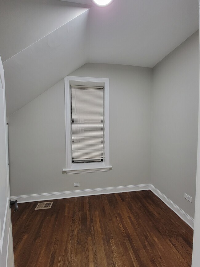Building Photo - 1157 W 19th St
