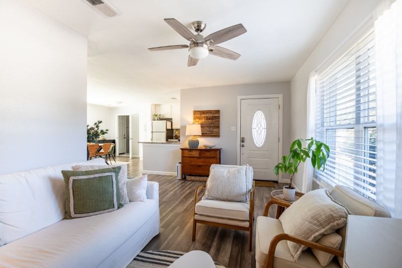 Building Photo - 510 W Oak St