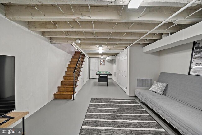 Building Photo - 2126 S Iseminger St