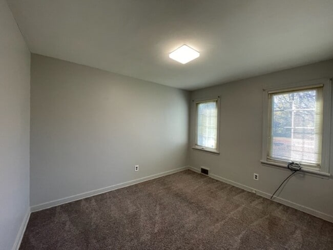 Building Photo - Ranch with Newer Roof & Central AC