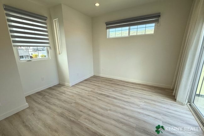 Building Photo - Brand New 2 Bed/2 Bath ADU with Balcony + A/C in South San Francisco