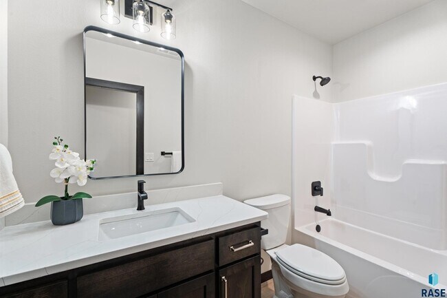 Building Photo - 1107 S Foss Ave