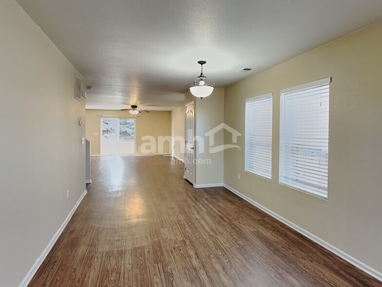 Building Photo - 2630 Coach House Loop