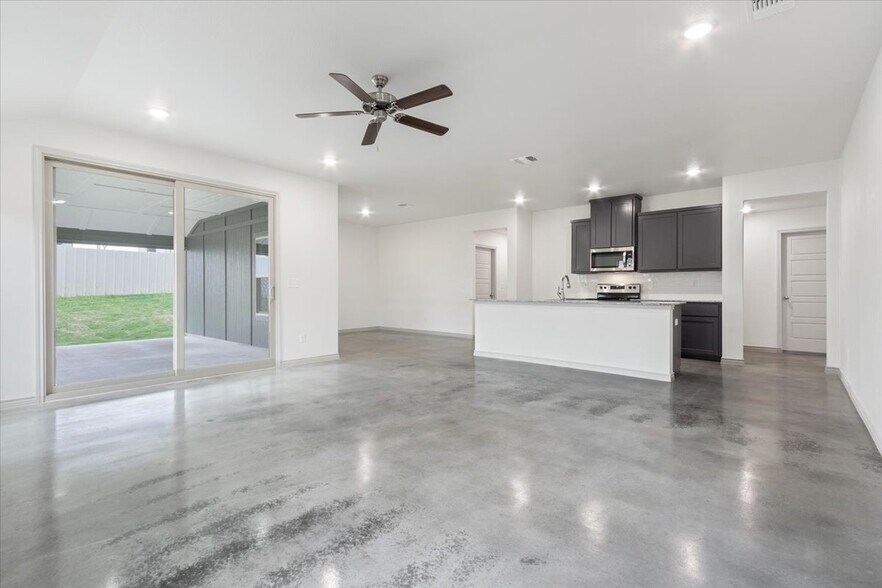 Building Photo - 797 Freedom Cir