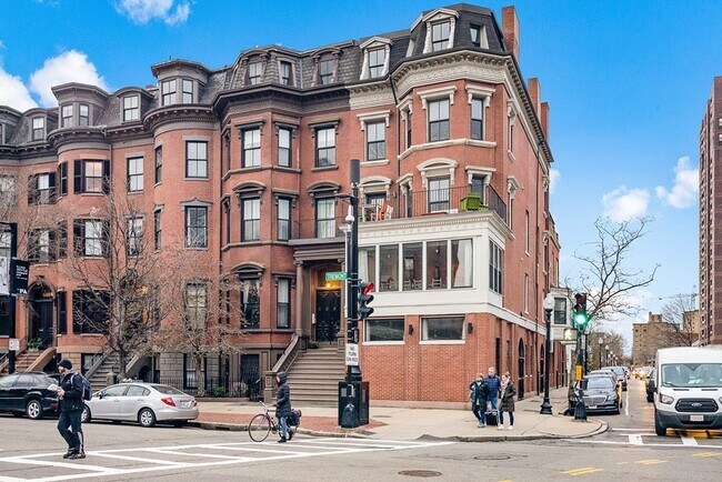 Building Photo - 608 Tremont St