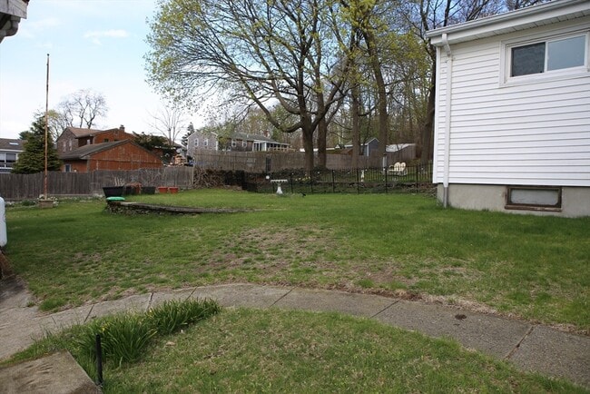 Building Photo - 134 Baldwin St