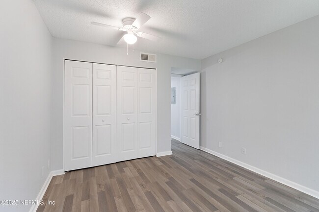 Building Photo - 6655 Bell Tower Ct