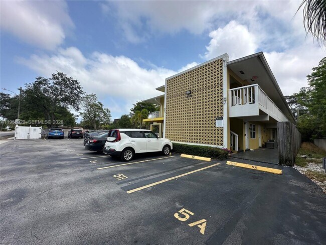 Building Photo - 2536 Van Buren St