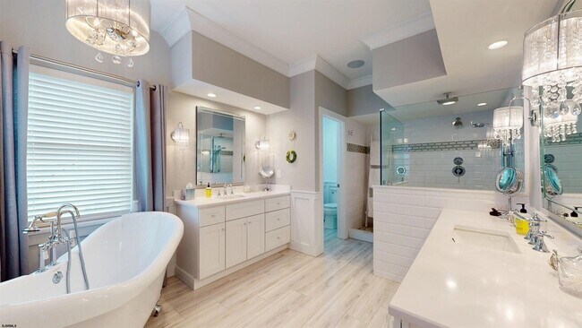 Building Photo - 404 21st St S