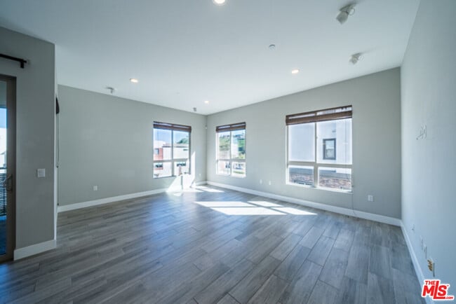 Building Photo - 5837 Village Dr