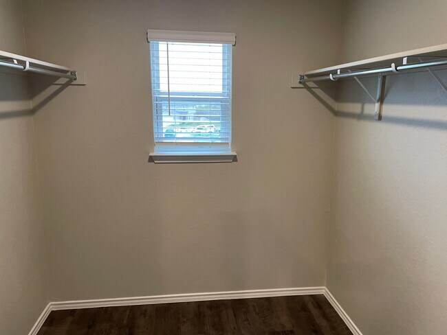Building Photo - Get an A+ in Savings: Enjoy a $500 Move-In Credit! | 4-Bed, 2.5-Bath Home in Saint Hedwig