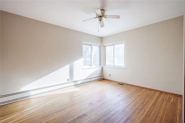 Building Photo - 43 River Meadow Dr