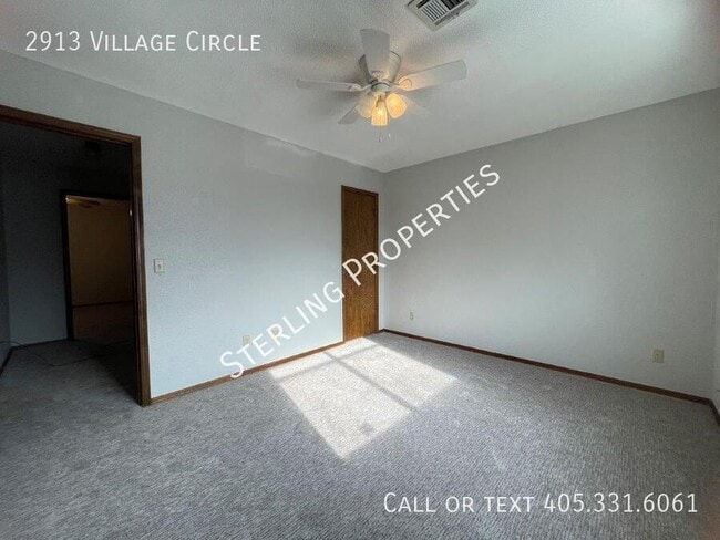 Building Photo - 2913 Village Cir