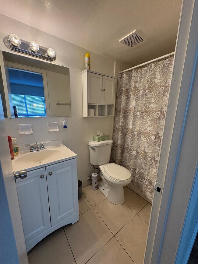 Building Photo - 101 SE 6th Ave