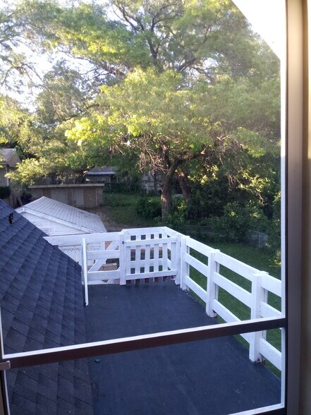 BAlcony - 520 Lawrence Ave