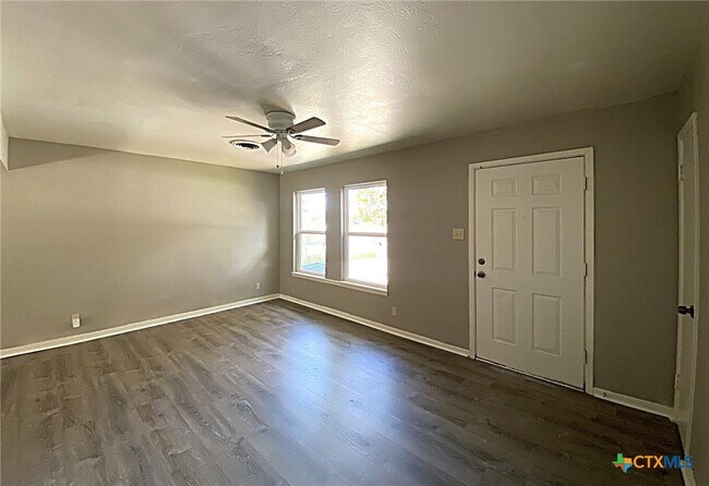 Building Photo - 2306 Poage Ave