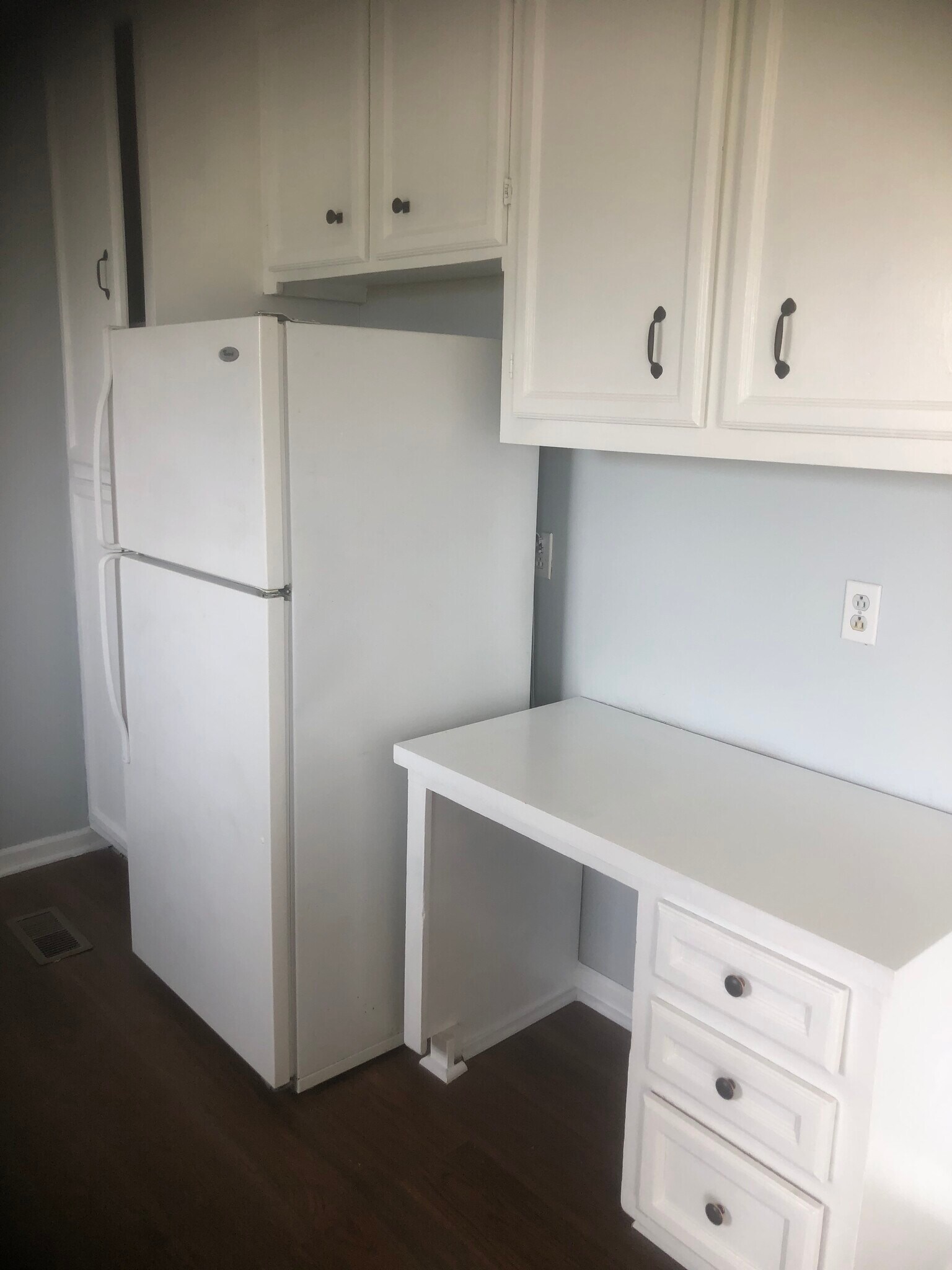 Desk area in kitchen - 112 Kelly Ct