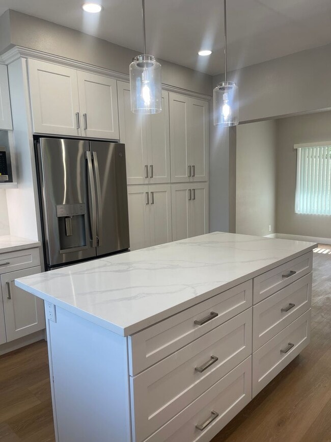 Building Photo - Remodeled Home in Irvine, Includes Attached 2 Car Garage