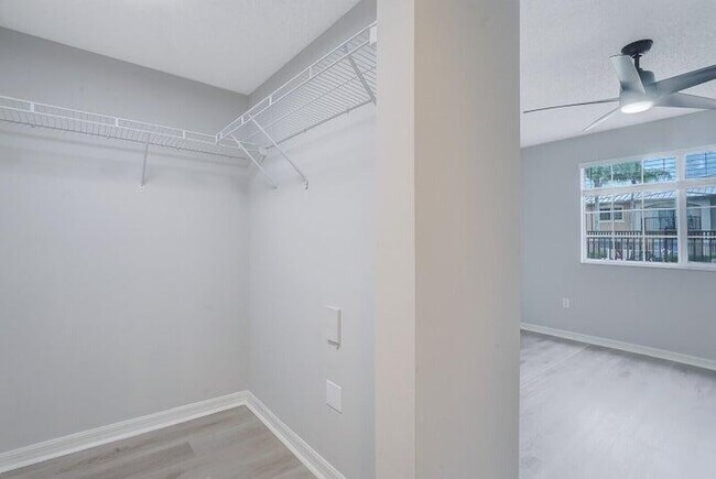 Building Photo - 1700 Crestwood Ct S