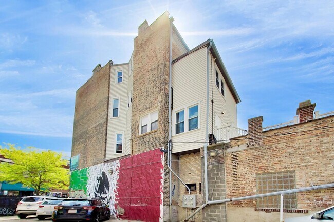 Building Photo - 1418 W 18th St