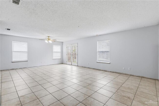 Building Photo - 20 Llano Grande Ln