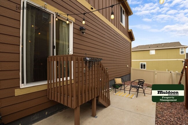 Building Photo - Very Nice Three Bedroom Home with a Loft a...