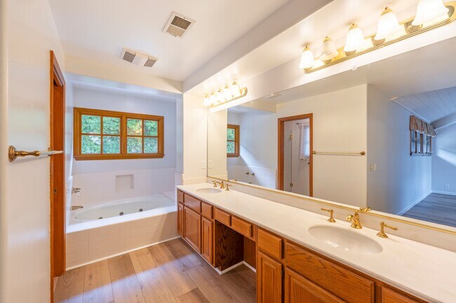 Building Photo - 26 Sausalito Cir E