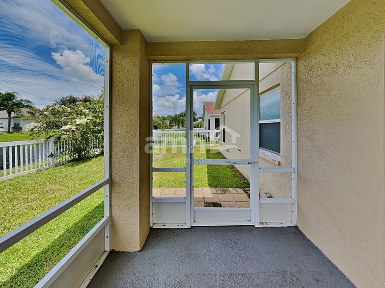 Building Photo - 10126 41st Ct E