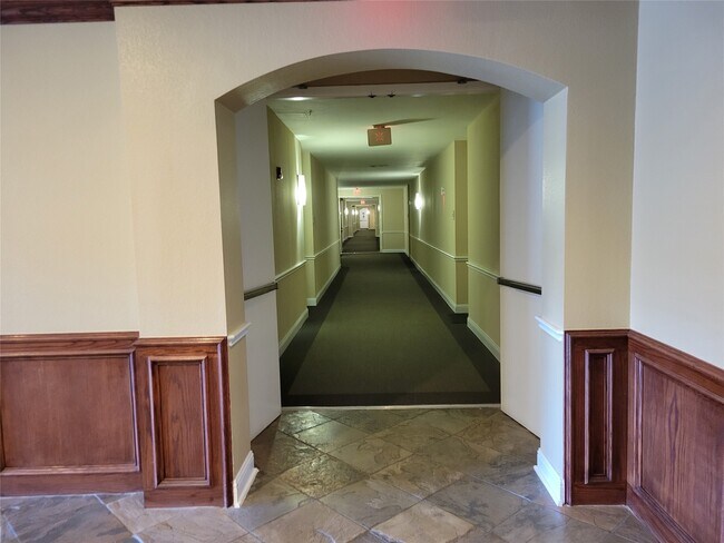 Building Photo - 7575 Kirby Dr