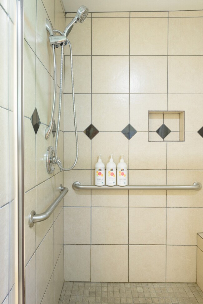 Building Photo - 2305 Trailside Dr