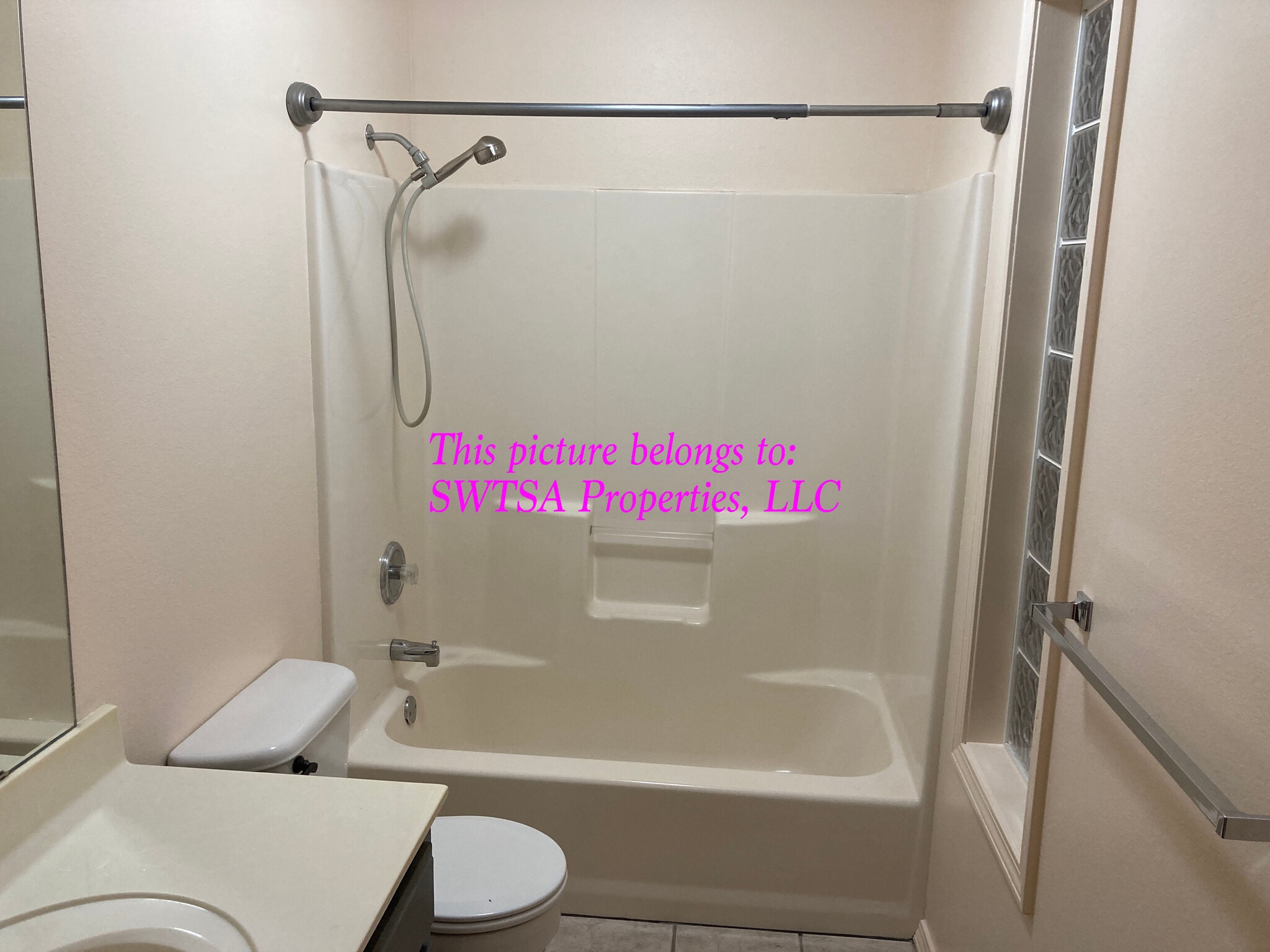 Master Bath - 417 Jeb St
