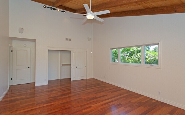 Building Photo - Stunning & Spacious Encinitas Home w/ Gorg...