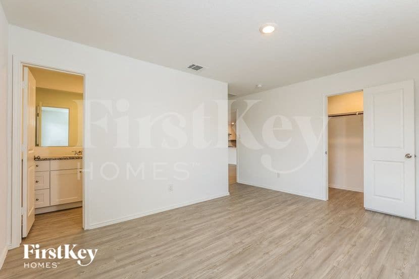 Building Photo - 10627 Erinita Way