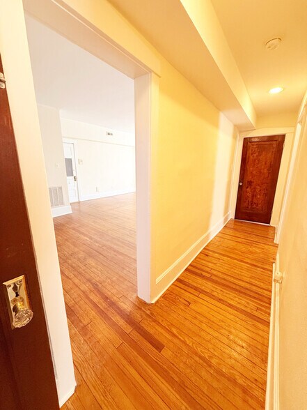 Building Photo - 206 Bellevue Ave