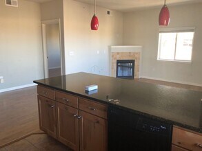 Building Photo - Stunning Clocktower Penthouse Condo with mountain views!