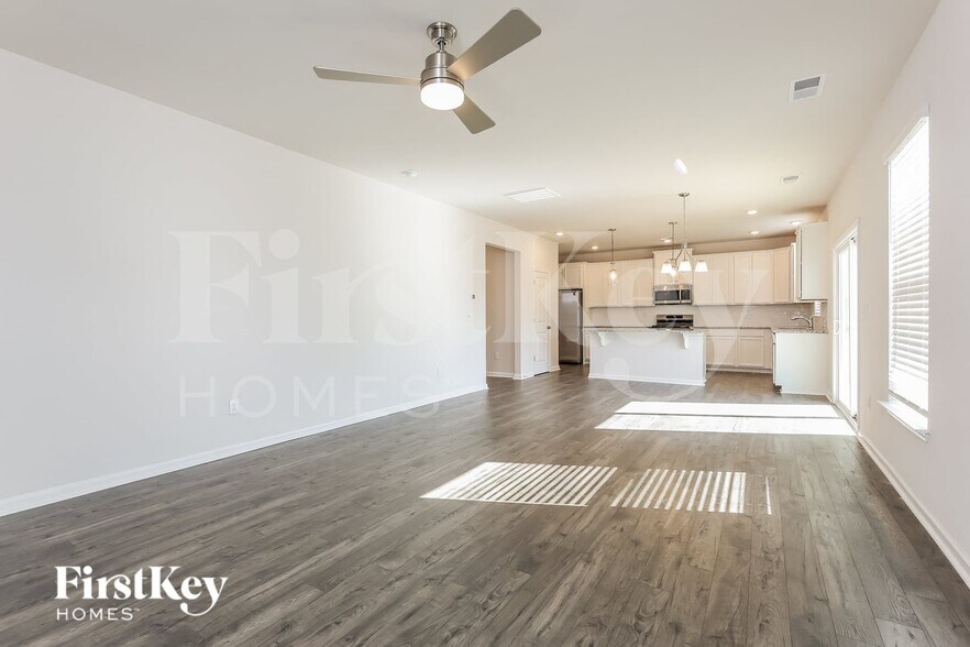 Building Photo - 413 Stonefence Dr