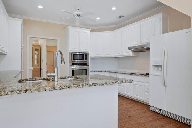 Building Photo - 4009 Treemont Ln