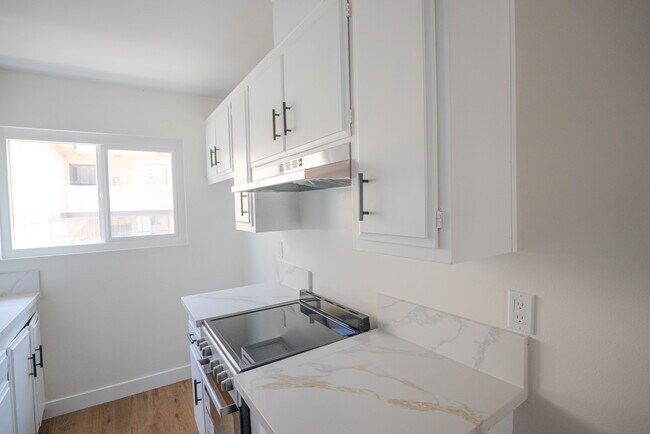 Building Photo - 821 W 167th St