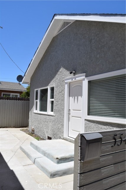 Building Photo - 552 W 22nd St