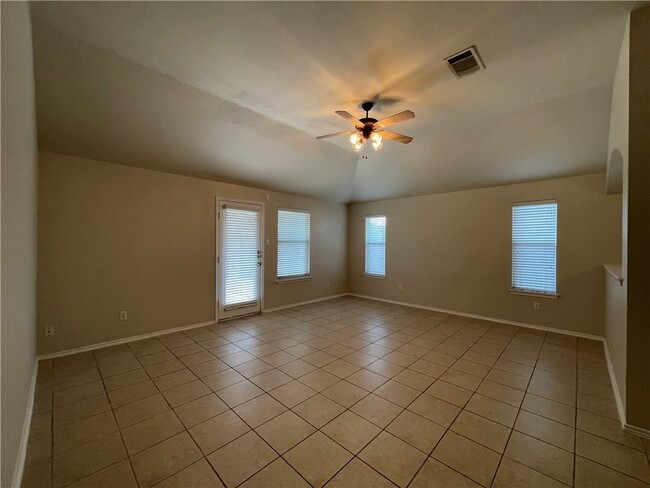 Building Photo - 1105 Alexandria Way