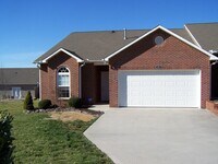 Building Photo - 3 bed, 2 bath, 2 car garage, ranch style townhouse in N. Knoxville