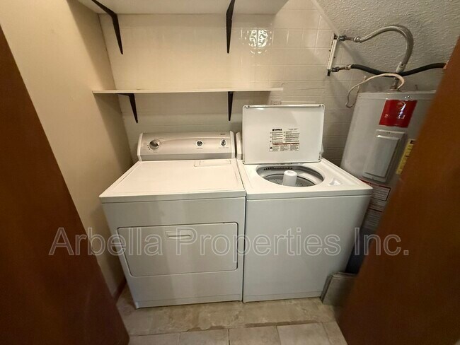 Building Photo - 1608 Herrin Dr