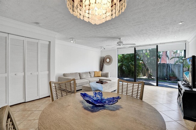 Building Photo - 1415 Miami Rd