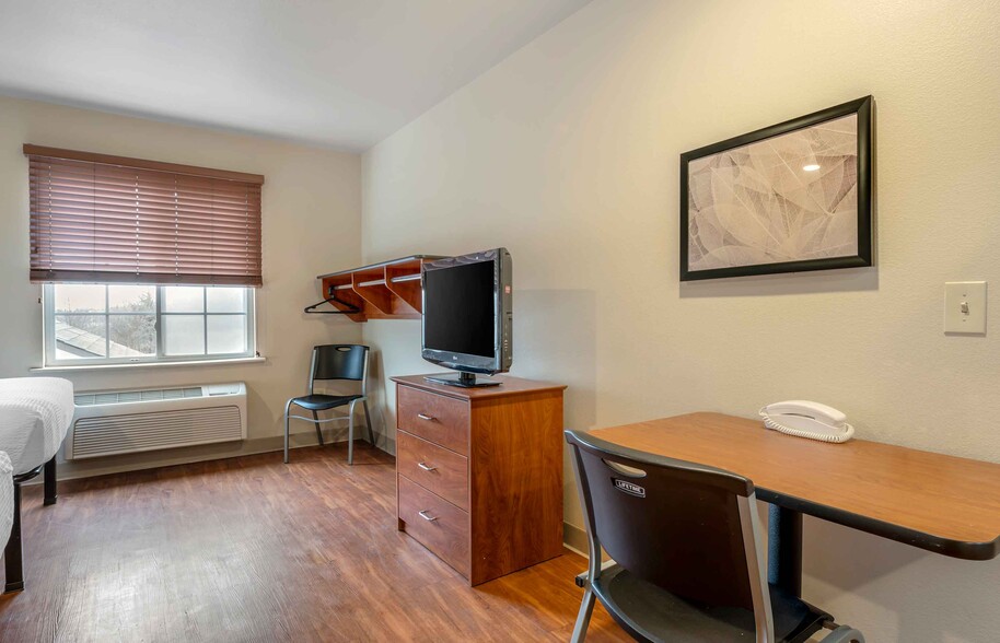 Building Photo - Furnished Studio-Indianapolis - Greenwood