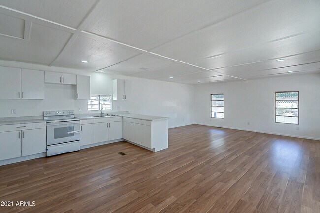 Building Photo - 334 N 83rd St