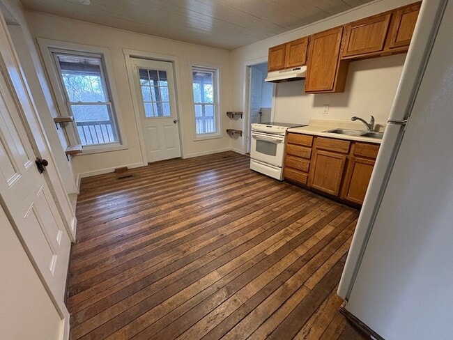 Building Photo - 50 Sullivan Rd