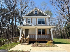 Building Photo - 305 Martin Cir