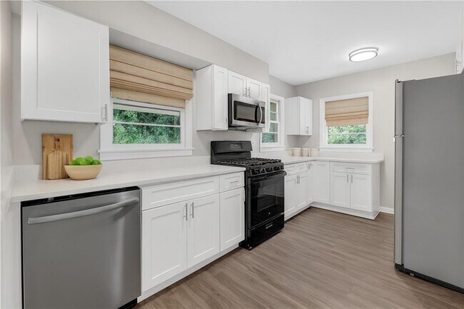 Building Photo - 1641 Rockcliff Pl SE
