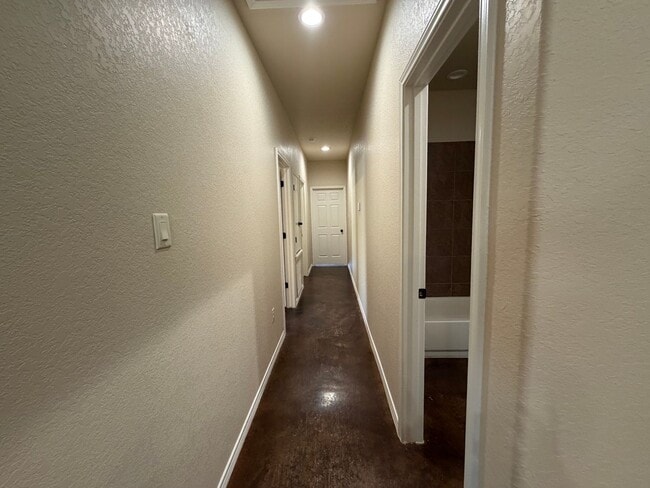 Building Photo - 204 Kaspar Way